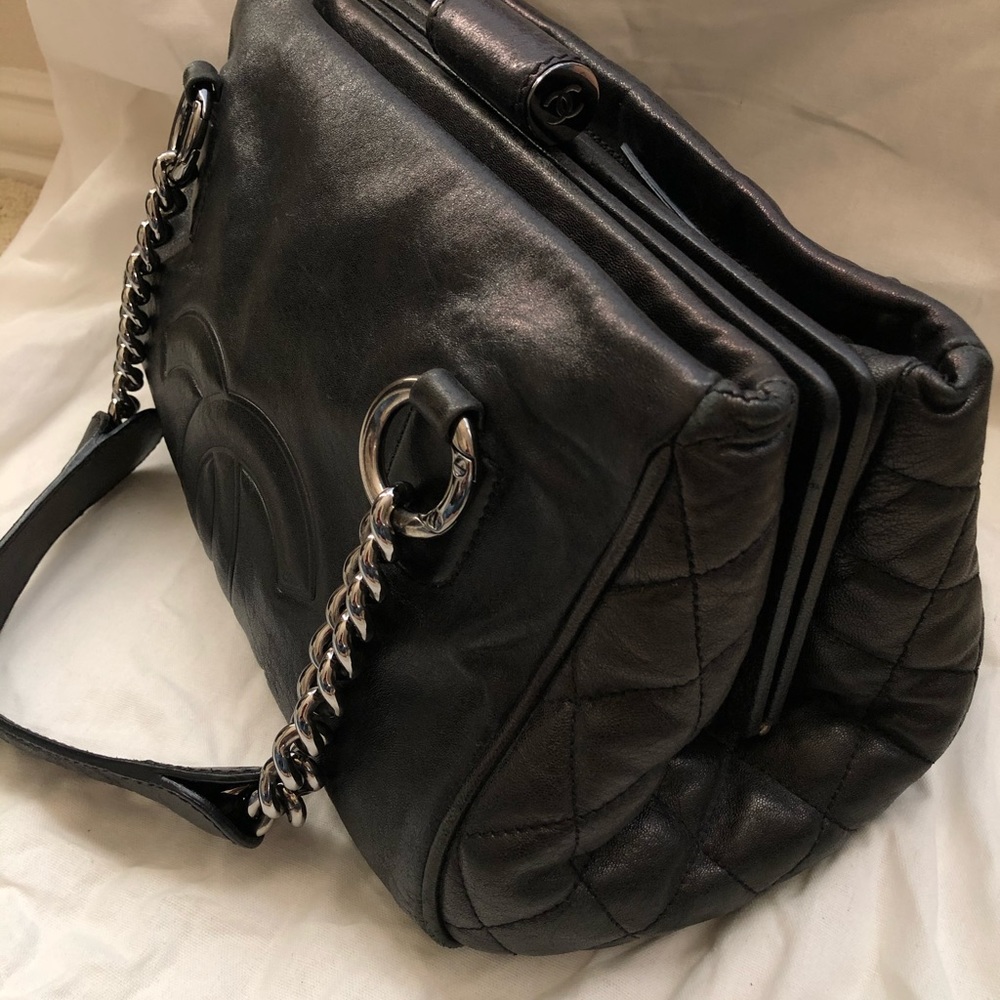 Black Leather Chanel Tote Bag - Picture 4 of 13